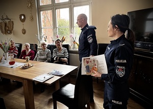 Policja, KPP Ostróda, spotkanie policjantów z członkami Dziennego Klubu Seniora w Ostródzie