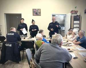 Policja, KPP Ostróda, spotkanie policjantów z seniorami w Domu Seniora w Glądach
