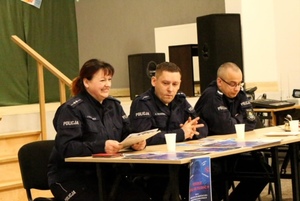 Policja, KPP Ostróda, spotkanie policjantów z seniorami w Domu Kultury w Miłakowie