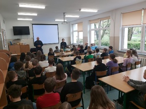 Policja, KPP Ostróda, NIE dla hejtu i cyberprzemocy, spotkanie policjantów z uczniami Szkoły Podstawowej nr 1 w Morągu